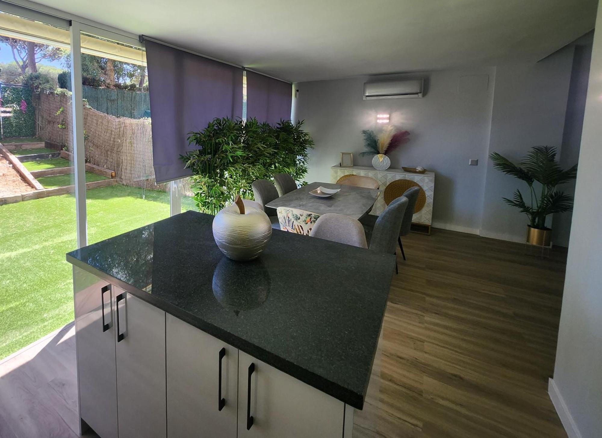 Ansa Beach Apartment - Cabopino, Marbella - Garden Level Kültér fotó