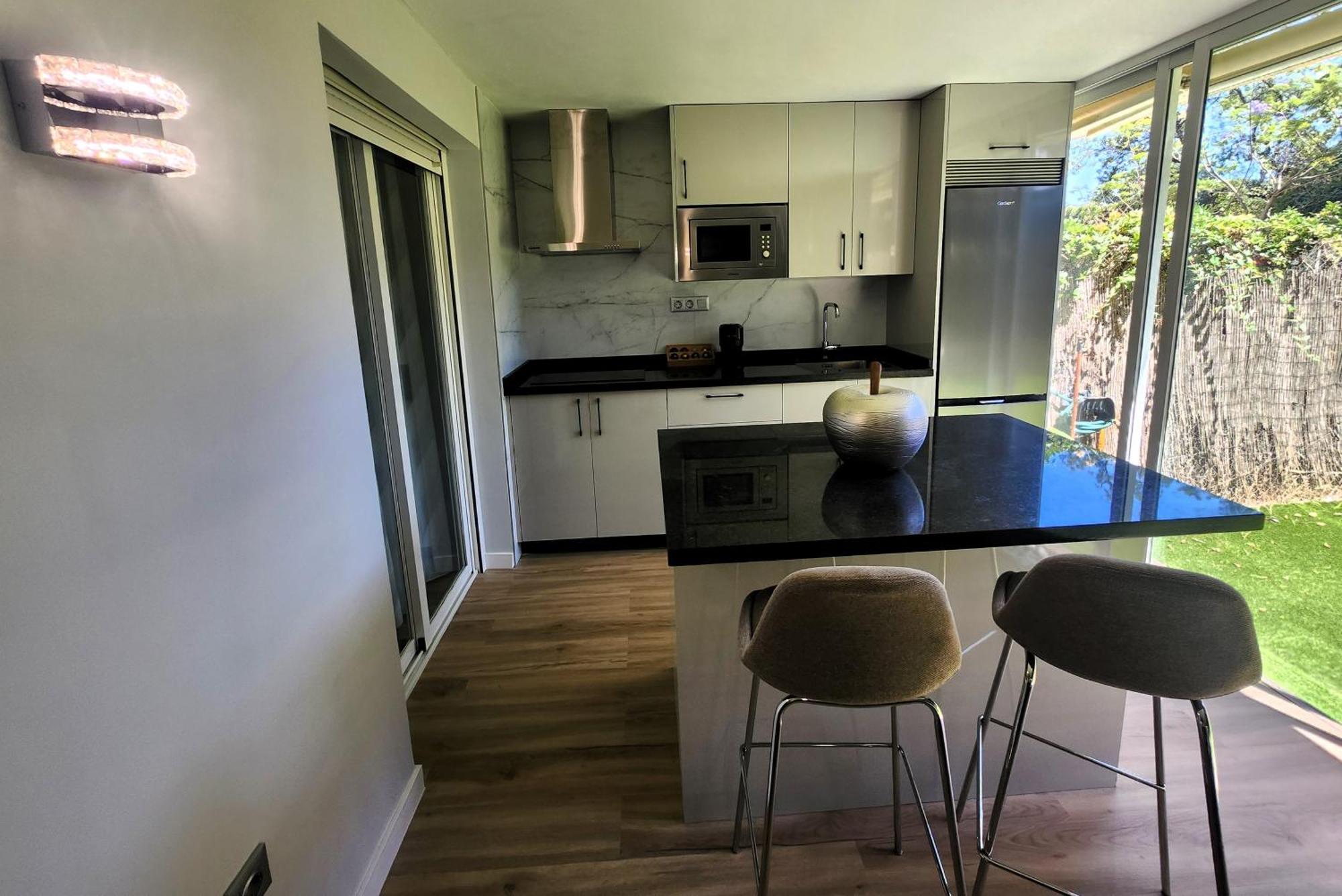 Ansa Beach Apartment - Cabopino, Marbella - Garden Level Kültér fotó
