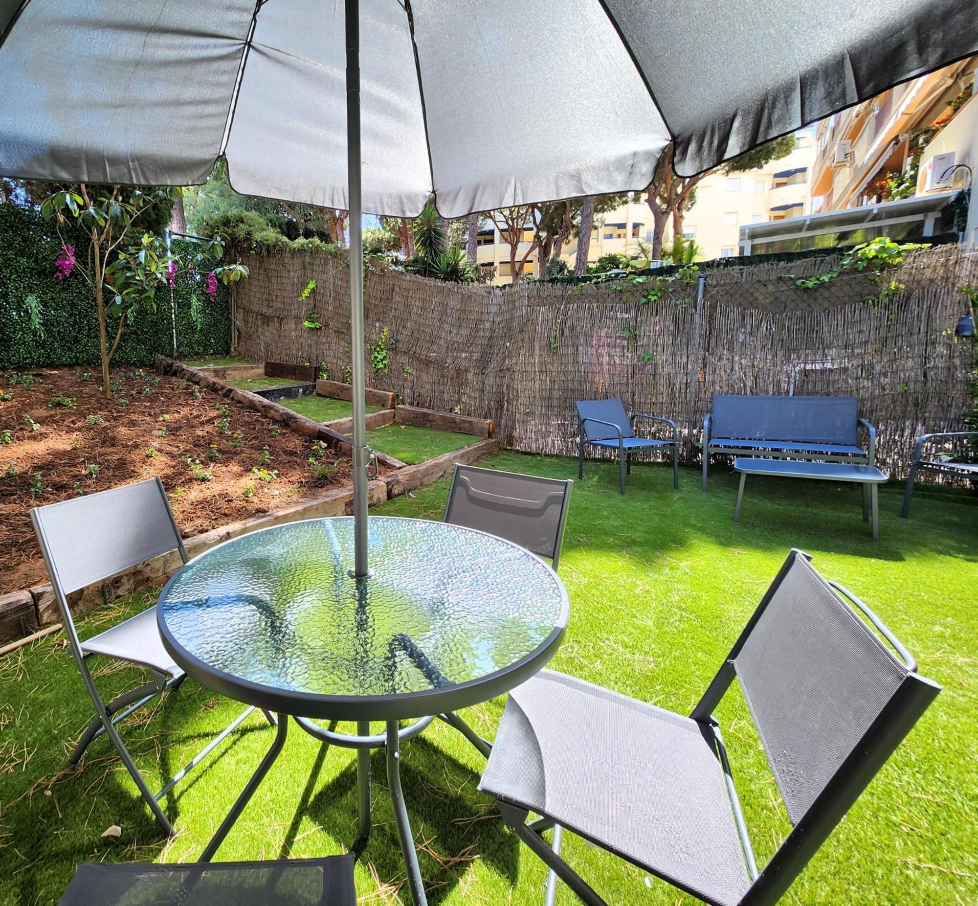Ansa Beach Apartment - Cabopino, Marbella - Garden Level Kültér fotó
